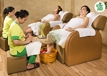 massage chân cho bà bầu
