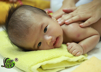 massage cho bé