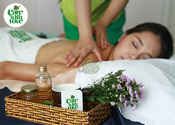 massage giảm đau nhức sau sinh