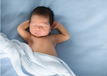 chăm sóc giấc ngủ cho bé