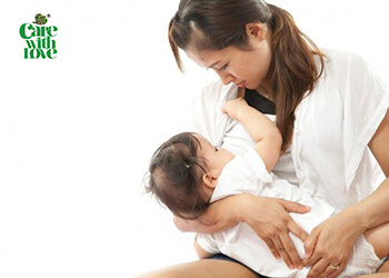 mẹ cho con bú