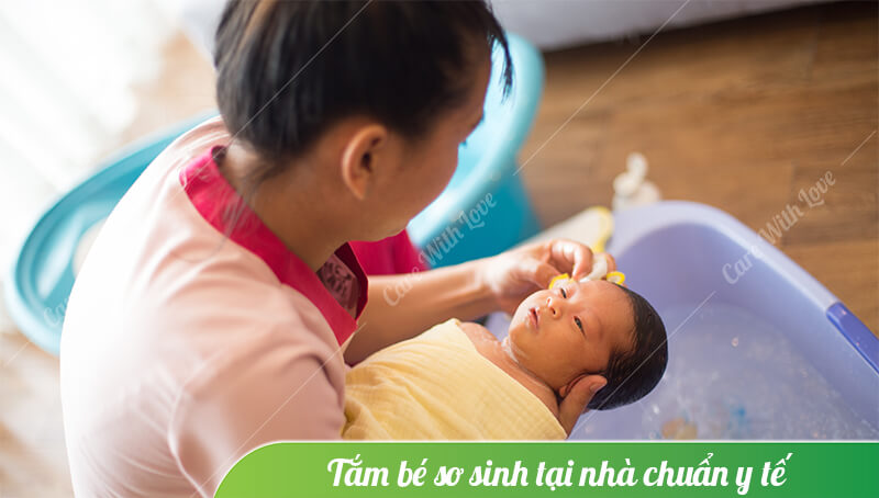 tắm bé sơ sinh