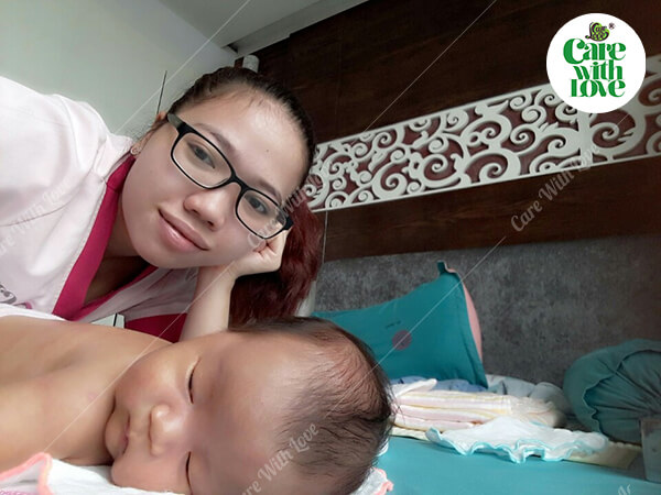 Chị Kiệt Nhi – Quận 8 – Gói tắm bé sơ sinh tại nhà